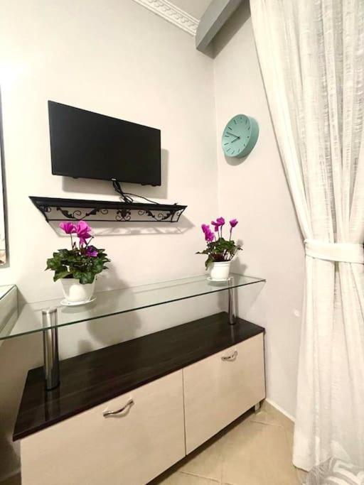 Nice Central Apartment In Tirana City Exterior photo